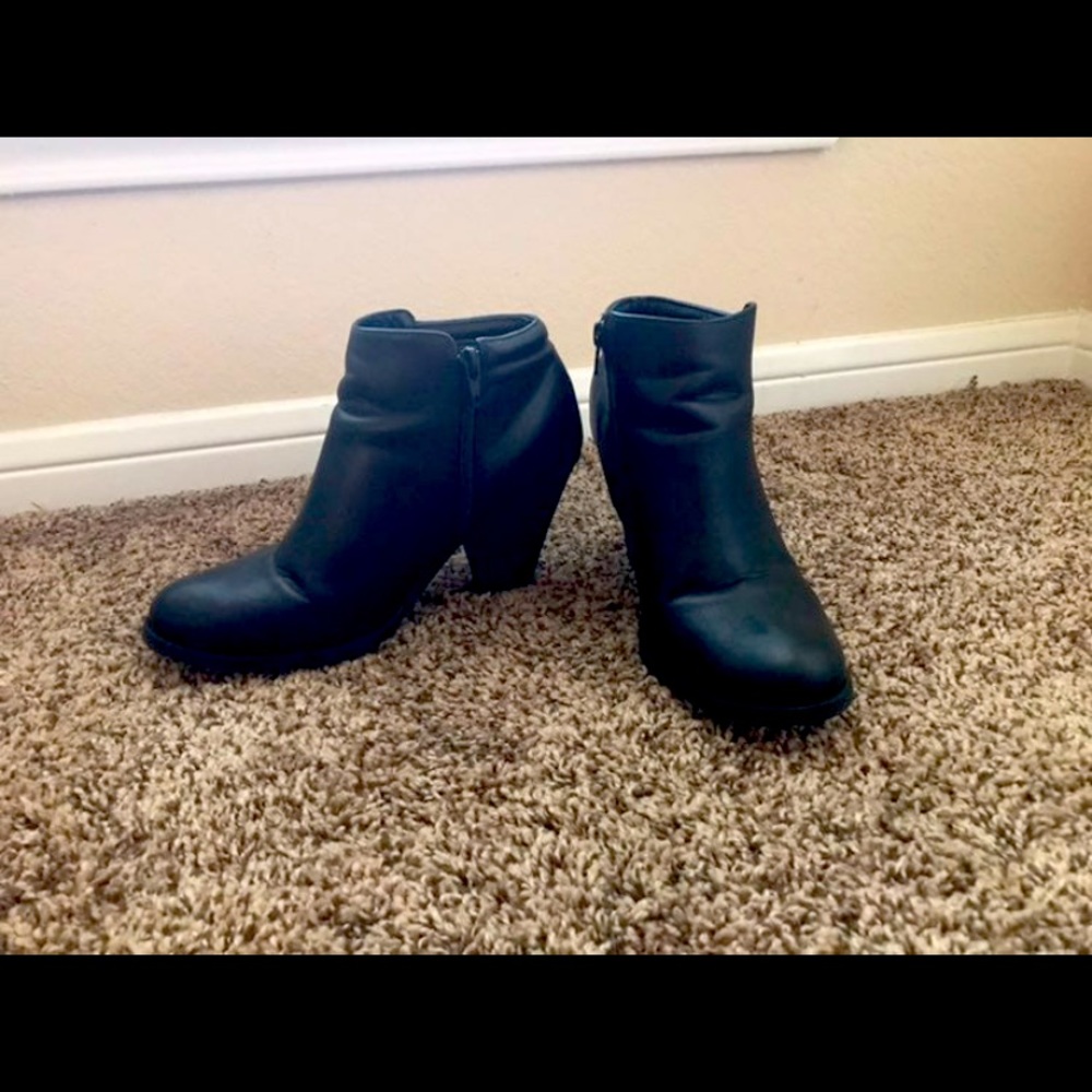 👚2/$15 MIA Black Ankle Boots, Vintage Cool, 3” Wedge Heel, Zipper, 8.5, EUC!